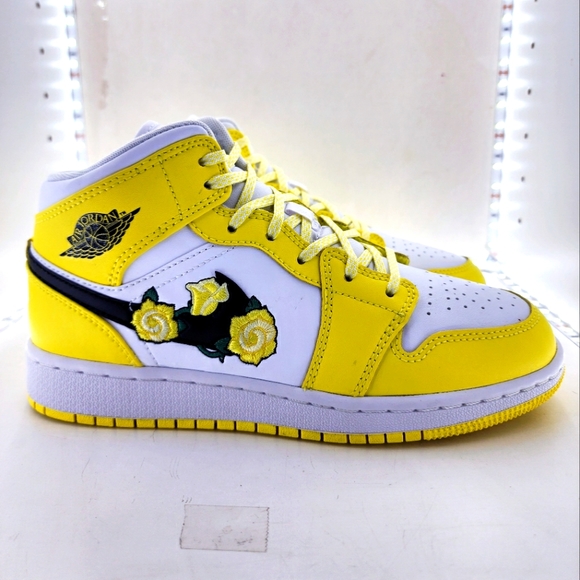 ❗️SOLD ❗️Air Jordan 1 MID | DYNAMIC YELLOW FLORAL (GS) - Picture 8 of 16